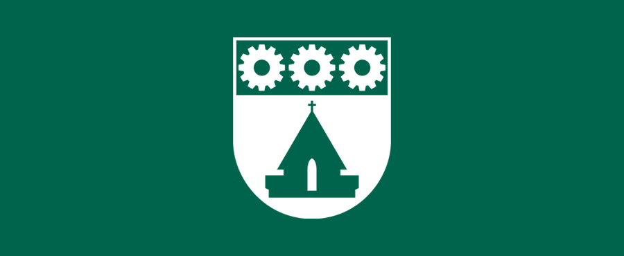 Bild med kommunens logga vöer en grön bakgrund.