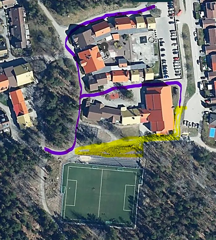 Drönarbild ovanför skolan som visar området.